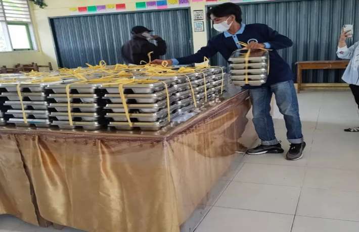 Perdana Terima MBG Siswa MTsN 4 Pasaman Tampak Antusias